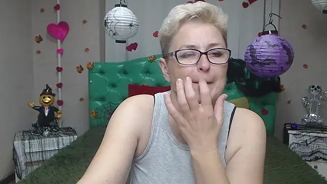 EmiliaGree online show from November 11, 6:16 pm