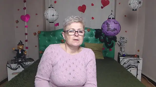 EmiliaGree online show from November 15, 6:09 pm