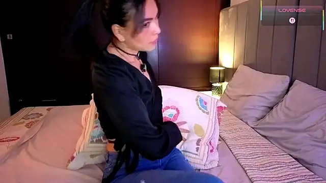 CarolineMuzgui online show from November 16, 8:20 pm