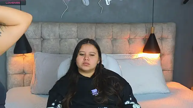 Laia and Aloby online show from January 6, 10:24 pm