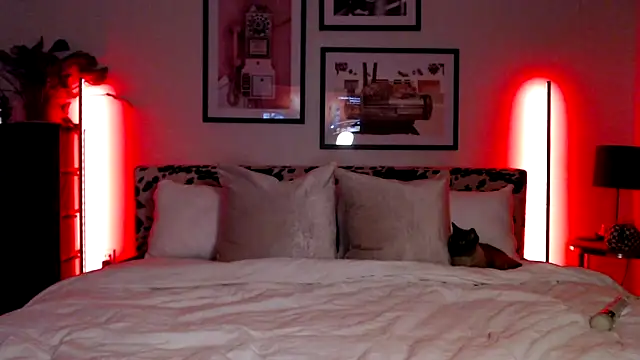 xphoenixrileyx online show from November 29, 12:47 am