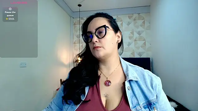 Snapshot of veronicabbw chatting on October 6, 12:00 pm veronicabbw online show from October 6, 12:00 pm