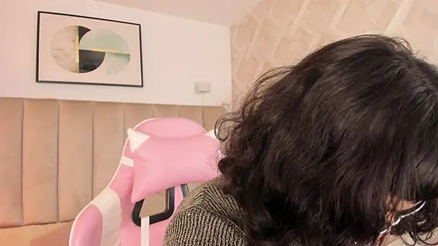 Haru Bonny online show from April 15, 7:47 pm