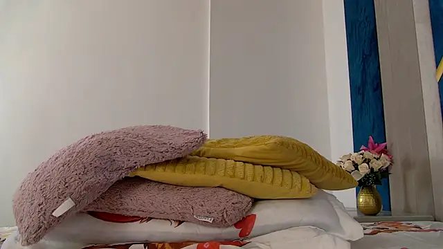 Foxxxy MILF online show from March 26, 9:00 am