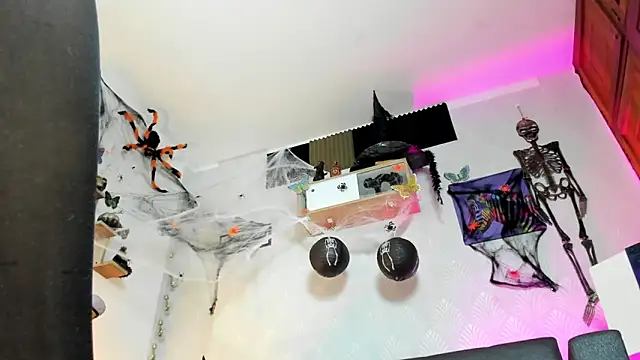 Alaia Love77 online show from October 29, 10:45 pm