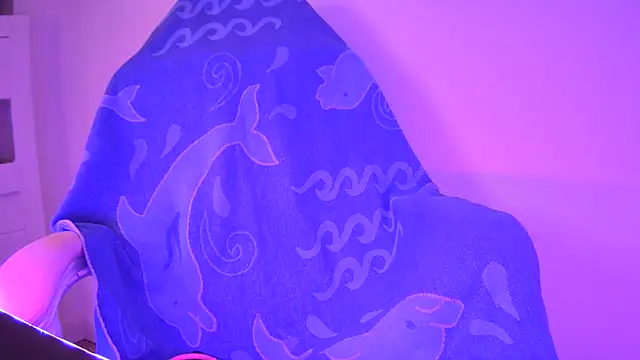 Sissy-Bee online show from April 28, 6:12 pm