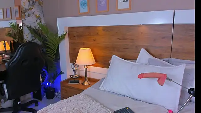 EmaBakker online show from April 2, 2:14 pm