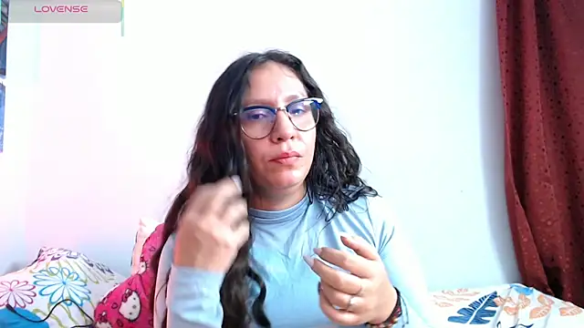 Snapshot of naihroby chatting on October 18, 6:49 am naihroby online show from October 18, 6:49 am