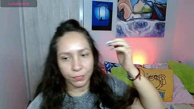 Snapshot of naihroby chatting on October 13, 5:54 am naihroby online show from October 13, 5:54 am