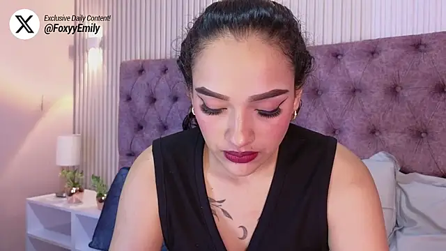 Snapshot of EMILYY_FOXY chatting on October 20, 8:01 pm EMILYY FOXY online show from October 20, 8:01 pm