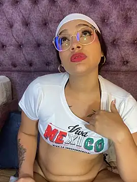 EMILYY FOXY online show from June 1, 7:04 pm