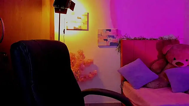 Charlee pink online show from March 27, 9:59 pm