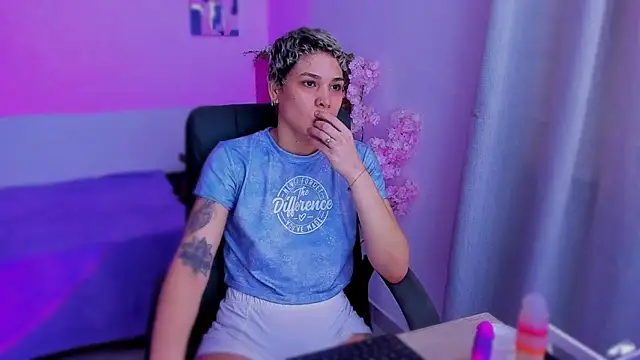 Charlee pink online show from November 29, 8:13 pm