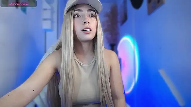 Snapshot of channel_blonde_a chatting on September 19, 11:15 pm channel blonde a online show from September 19, 11:15 pm