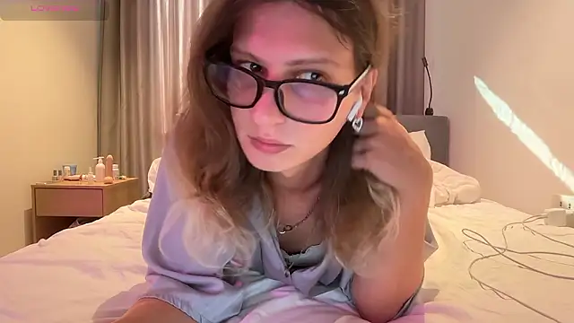 Alice Pinkhead online show from March 19, 9:46 am