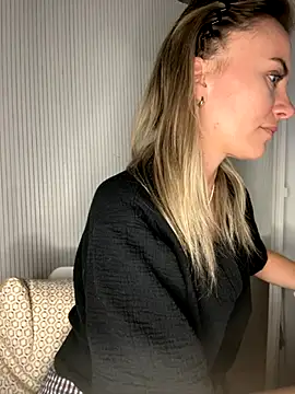 Milla  one online show from October 19, 6:10 pm