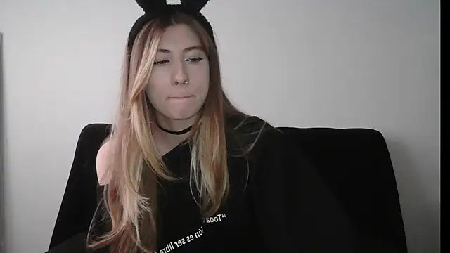 ErikaShyy online show from October 23, 11:38 am