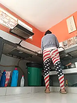 katysquirtdirty online show from February 4, 12:30 pm