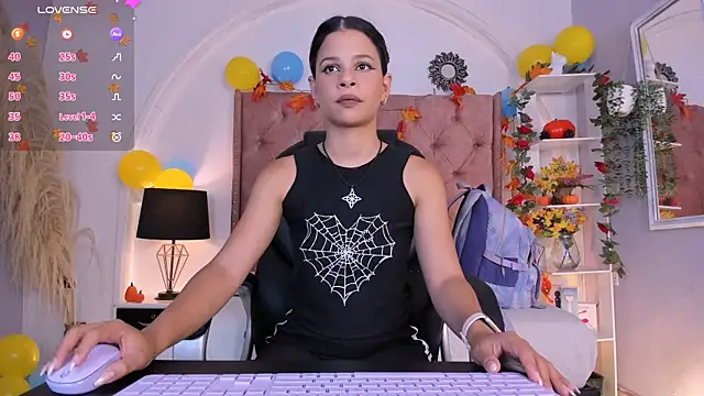 Snapshot of LadyAvalon chatting on September 28, 6:24 pm LadyAvalon online show from September 28, 6:24 pm