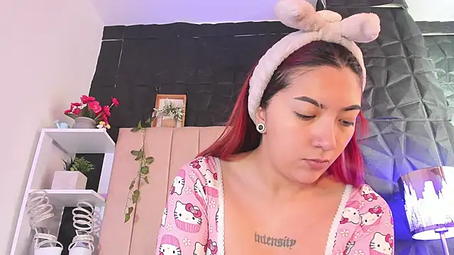 Mia Rinn online show from February 9, 1:02 pm