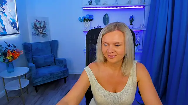 AgathaKlouin online show from November 8, 7:41 pm