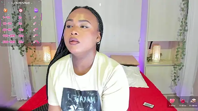 EmilyyStuart online show from December 3, 4:04 am