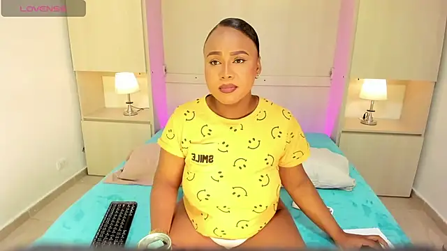 EmilyyStuart online show from December 23, 4:05 am