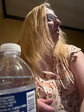 CherishWilliams online show from May 3, 1:09 am