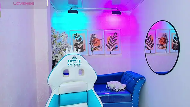 Dafne huges online show from November 11, 7:33 pm