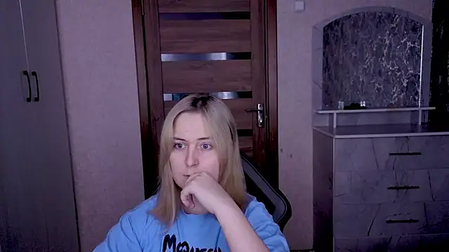 Kristy-Max online show from February 17, 8:52 pm