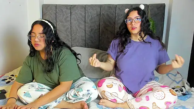 maddie-and-chelsea- online show from March 13, 9:21 am