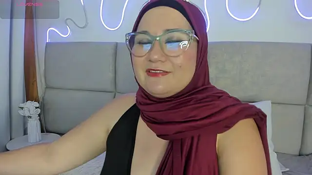 Scarlette 33 online show from March 24, 2:17 am