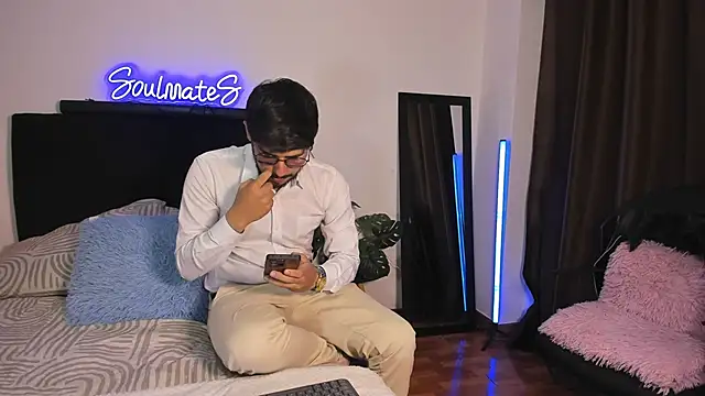 -soulmate-s online show from April 8, 3:25 pm