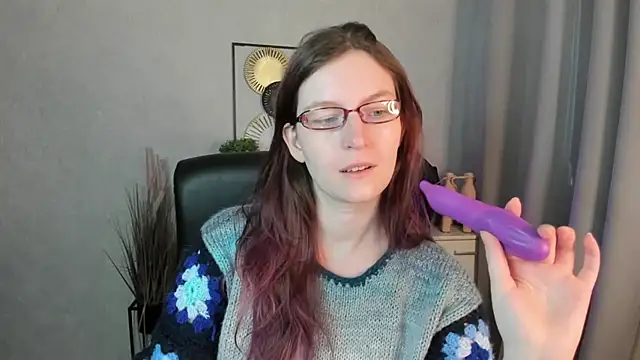 emmaxDelight online show from April 20, 5:43 am