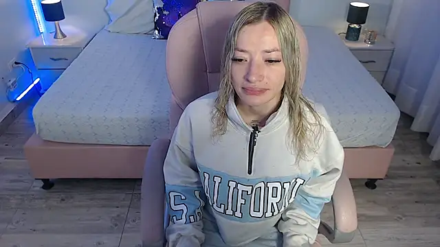 zoe jones13 online show from February 24, 3:38 am