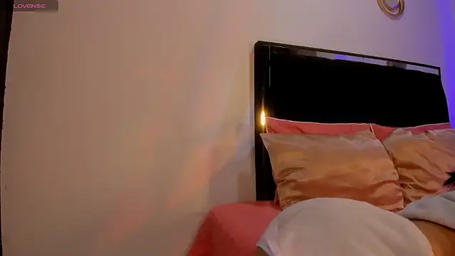 lilithTeen1  online show from February 2, 5:50 am