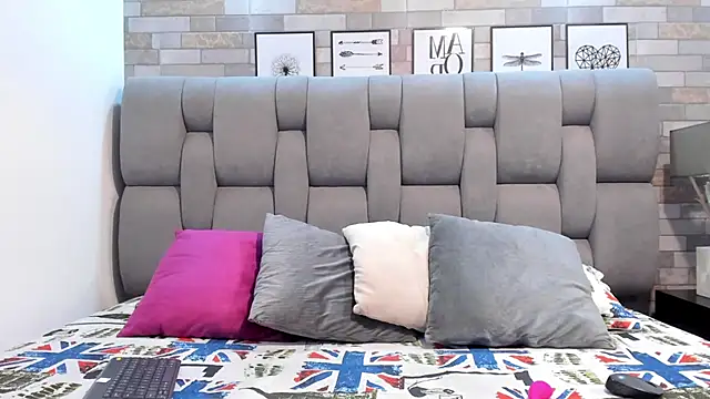 KariinaTaylor online show from October 7, 8:46 pm