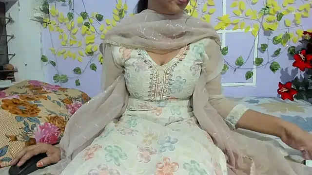 aarjulove online show from April 21, 1:40 pm