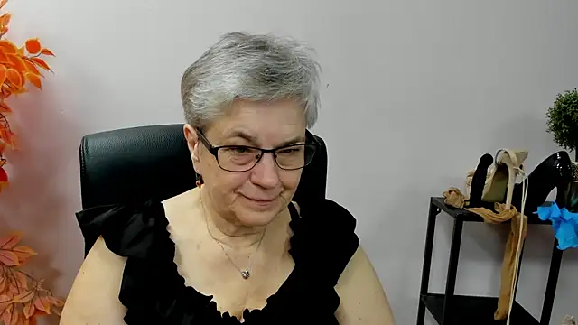 IrisDream online show from October 9, 7:01 am