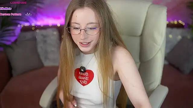 SilverrMoon online show from March 27, 2:07 pm