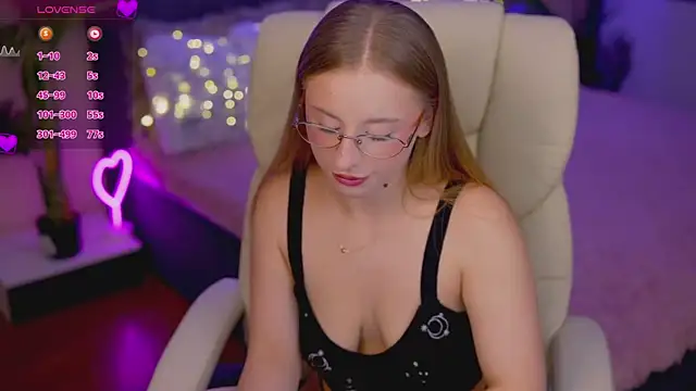 SilverrMoon online show from November 18, 8:10 pm