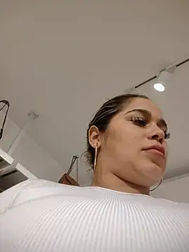 LaurenWelly  online show from November 24, 11:40 pm