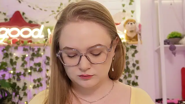 MonicaAsis online show from February 5, 6:11 pm