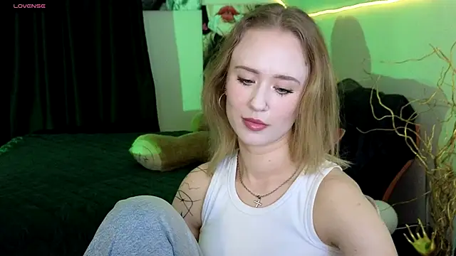 SashaBrooks online show from September 15, 6:15 pm