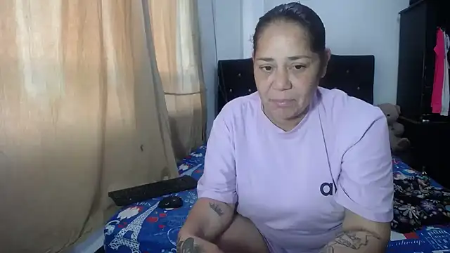 merryymaturee  online show from October 14, 9:50 pm