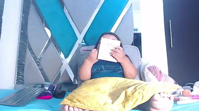 Michelle Brooks online show from November 14, 10:10 pm