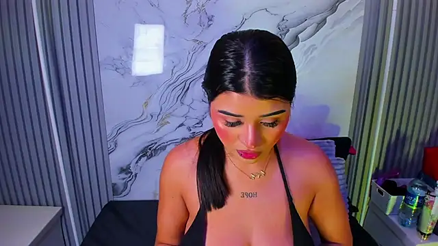 venusowen  online show from April 13, 1:34 pm