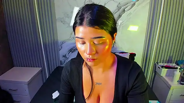 venusowen  online show from March 24, 12:43 pm