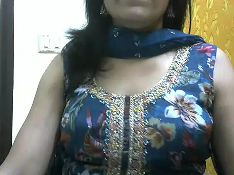 Snapshot of l_l_ish chatting on October 23, 11:05 am l l ish online show from October 23, 11:05 am