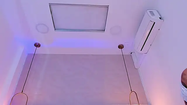 Snapshot of valerysantos_ chatting on October 11, 12:19 pm valerysantos online show from October 11, 12:19 pm